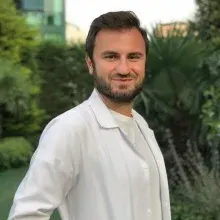 Fzt. Emre Okuyucu — Fizyoterapi Ve Rehabilitasyon, İstanbul. Portre fotoğrafı.