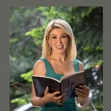 Dr. Nüket Eroğlu — Sertifikalı Medikal Estetik, İstanbul. Portre fotoğrafı.