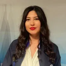 Dkt. Selin Erkan — Dil ve Konuşma Terapisi. Portre fotoğrafı.