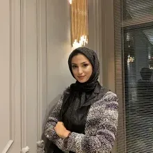 Kl. Psk. Büşra Sarı — Psikoloji, İstanbul. Portre fotoğrafı.