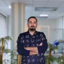 Dt. Bekir Talat Ekiz — Diş Hekimi, Mersin. Portre fotoğrafı.