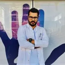 Fzt. Alper Atabek — Fizyoterapi Ve Rehabilitasyon. Portre fotoğrafı.