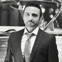 Uzm. Dr. Evren Uzer — Radyoloji, İstanbul. Portre fotoğrafı.