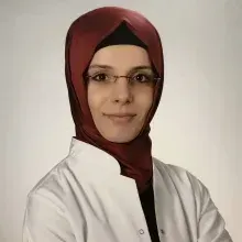Dt. Rabiye Yıldız — Diş Hekimi, Karabağlar, İzmir. Portre fotoğrafı.