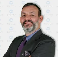Prof. Dr. Can Üstündağ — Göz Hastalıkları, Şişli, İstanbul. Portre fotoğrafı.