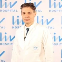 Prof. Dr. Mehmet Levhi Akın — Genel Cerrahi, Beşiktaş, İstanbul. Portre fotoğrafı.