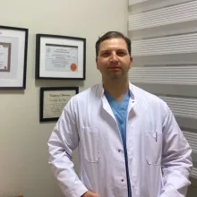 Doç. Dr. Serkan Burç Deşer — Kalp Ve Damar Cerrahisi, İstanbul. Portre fotoğrafı.
