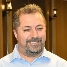Dr. Sinan Güzel — İzmir. Portre fotoğrafı.