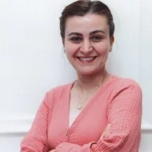 Uzm. Dr. Banu Kaya — İzmir. Portre fotoğrafı.