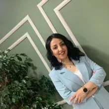 Doç. Dr. Sibel Berksoy — Dermatoloji, Adana. Portre fotoğrafı.