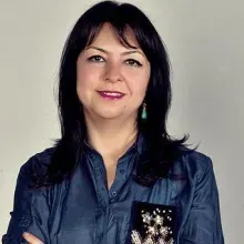 Uzm. Dr. Nilüfer Güney Şengezer — Psikiyatri, Bursa. Portre fotoğrafı.