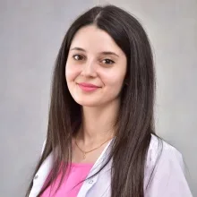 Dyt. Ayşe Bayraktar — Diyetisyen. Portre fotoğrafı.