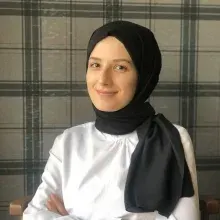 Dyt. Aleyna Özbey — Diyetisyen, İstanbul. Portre fotoğrafı.