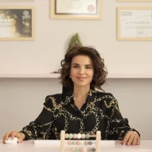 Uzm. Dr. Derya Babuş Taş — Çocuk Sağlığı Ve Hastalıkları, Antalya. Portre fotoğrafı.