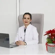 Uzm. Dr. Selcen Güre — Fiziksel Tıp Ve Rehabilitasyon, Kocaeli. Portre fotoğrafı.