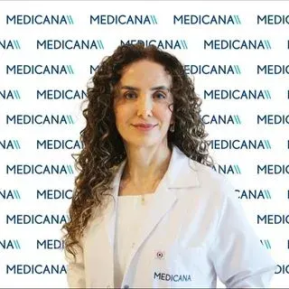 Uzm. Dr. Ayda Aşkar — Dermatoloji, Nilüfer, Bursa. Portre fotoğrafı.