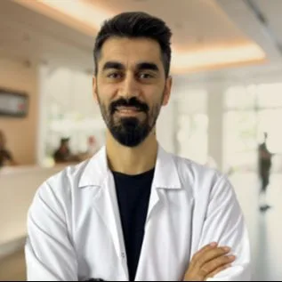 Op. Dr. Cihan Karatay — Kulak Burun Boğaz, Aydın. Portre fotoğrafı.
