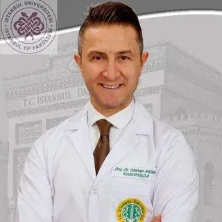 Doç. Dr. Gökhan Aksan — Kardiyoloji, İstanbul. Portre fotoğrafı.