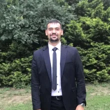 Dt. Adem Çeri — Diş Hekimi, Aydın. Portre fotoğrafı.