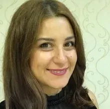 Uzm. Dt. Mutlunur Önder Peker — Trabzon. Portre fotoğrafı.