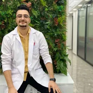 Dt. Abdulkadir Esen — Diş Hekimi, İzmir. Portre fotoğrafı.