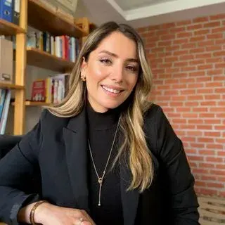 Kl. Psk. Ceren Öncel Aydemir — Psikoloji, Kocaeli. Portre fotoğrafı.