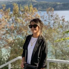 Dkt. Selma Fergar — Dil ve Konuşma Terapisi, Eskişehir. Portre fotoğrafı.