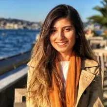 Dyt. Duygu Yağmur Dulda — Diyetisyen, İstanbul. Portre fotoğrafı.