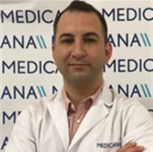 Uzm. Dr. Deniz Çırgamış — Kardiyoloji, Konak, İzmir. Portre fotoğrafı.