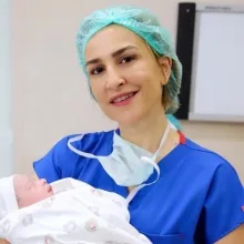Doç. Dr. Deniz Esinler — Kadın Hastalıkları Ve Doğum, Çankaya, Ankara. Portre fotoğrafı.