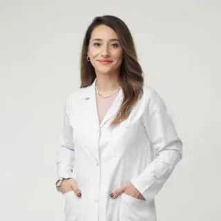 Op. Dr. Meryem Top — Kadın Hastalıkları Ve Doğum, İstanbul. Portre fotoğrafı.