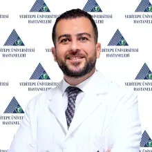 Doç. Dr. Serhat Tunç — Psikiyatri, İstanbul. Portre fotoğrafı.