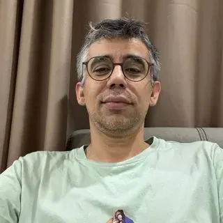 Dr. Kurtuluş Vural — İç Hastalıkları, Antalya. Portre fotoğrafı.
