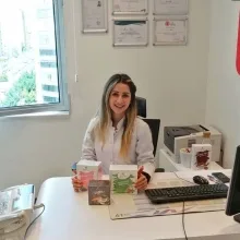 Dyt. Buse Doğan — Diyetisyen. Portre fotoğrafı.