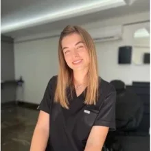 Dt. Ece Ustaoğlu Mutlu — Diş Hekimi, Nilüfer, Bursa. Portre fotoğrafı.