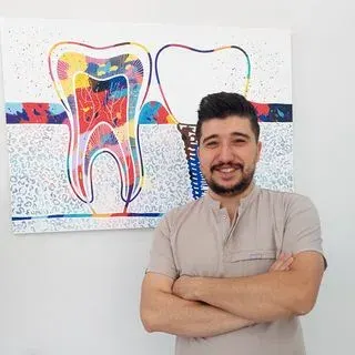 Dt. Semih Gökalp — Diş Hekimi, Denizli. Portre fotoğrafı.