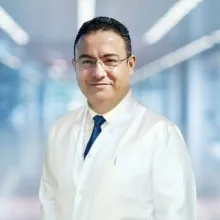 Doç. Dr. Hakan Nazik — Kadın Hastalıkları Ve Doğum. Portre fotoğrafı.