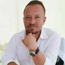 Uzm. Dr. Koray Çoğul — Adana. Portre fotoğrafı.