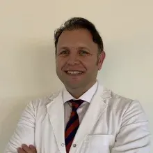 Uzm. Dr. Serdar Çatav — İstanbul. Portre fotoğrafı.