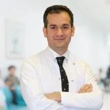Uzm. Dr. Mustafa İkizek — İç Hastalıkları, Ankara. Portre fotoğrafı.