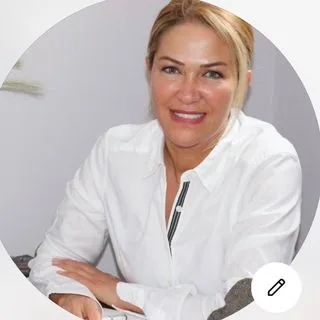 Psk. Yasemin Tüter — Psikoloji, İstanbul. Portre fotoğrafı.