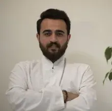 Dt. Fırat Toktamışoğlu — Diş Hekimi, İstanbul. Portre fotoğrafı.