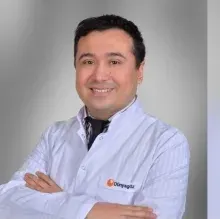 Op. Dr. Asım Kayıklık — Göz Hastalıkları, Seyhan, Adana. Portre fotoğrafı.
