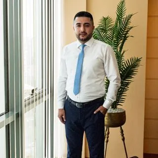Op. Dr. Vedat Ozan — Kadın Hastalıkları Ve Doğum, Diyarbakır. Portre fotoğrafı.