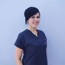 Dt. Berna Kağız Arslan — Diş Hekimi, İzmit, Kocaeli. Portre fotoğrafı.