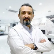 Doç. Dr. Uğur Ekici — Genel Cerrahi, İstanbul. Portre fotoğrafı.