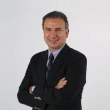 Op. Dr. Yılmaz Güzel — Kadın Hastalıkları Ve Doğum, İstanbul. Portre fotoğrafı.