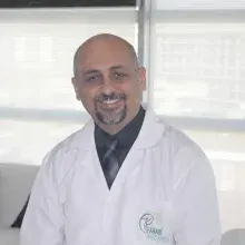 Op. Dr. Murat Polat — Plastik Rekonstrüktif Ve Estetik Cerrahi, İstanbul. Portre fotoğrafı.