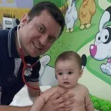 Uzm. Dr. Muzaffer Ocak — Çocuk Sağlığı Ve Hastalıkları, Bursa. Portre fotoğrafı.