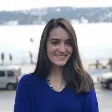 Kl. Psk. Yeliz Başeğmez Aydın — Psikoloji. Portre fotoğrafı.